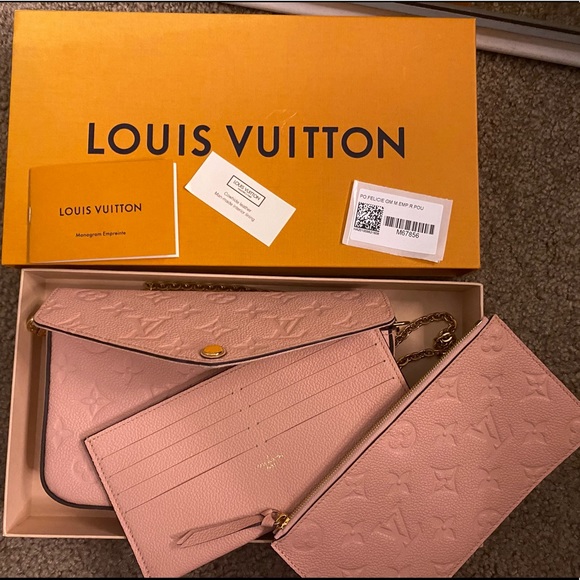 Louis Vuitton
Felicie Pochette Empreinte Leather
no longer have box or dust bag - Picture 2 of 6